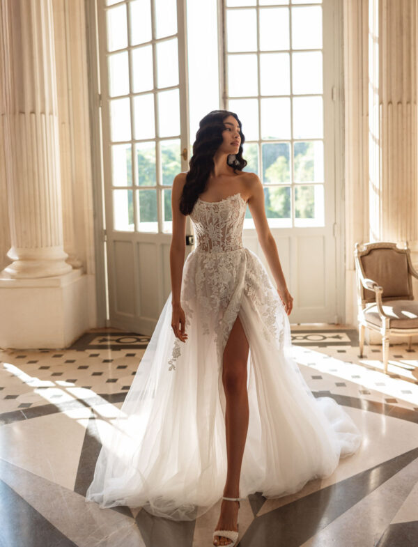abito-sposa-tina-valerdi-2026-gonna-tulle-spacco Abito da sposa Tina Valerdi Foteini 2026