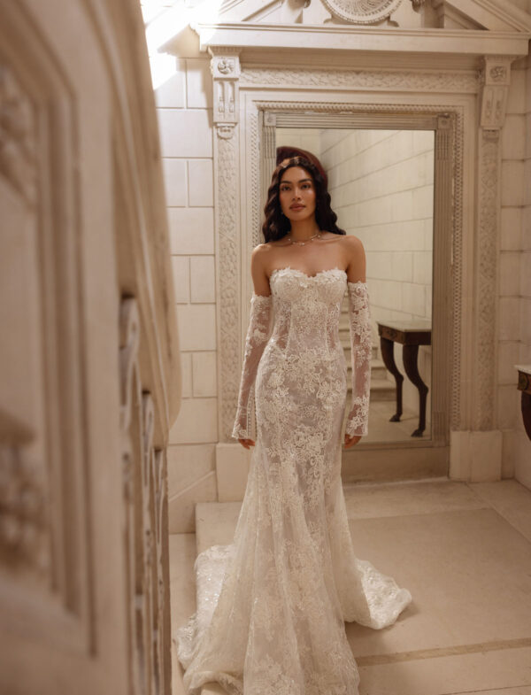 abito-sposa-tina-valerdi-2026-pizzo-maniche-lunghe-staccabili Abito da sposa Tina Valerdi Dareia 2026