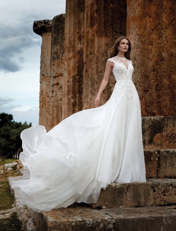 abito-sposa-nicole-milano-pizzo-tulle-scollo-illusione Abito da sposa Nicole Milano Persefone