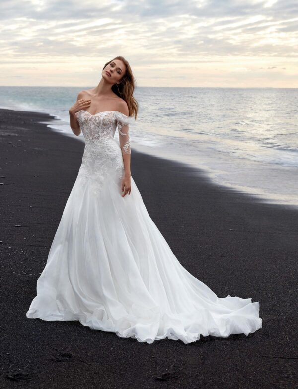 abito-sposa-nicole-milano-ricami-pizzo-gonna-scivolata Abito da sposa Nicole Milano Heket