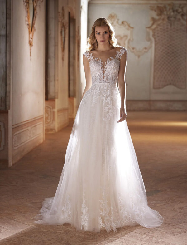 abito-sposa-nicole-milano-scollo-barca-pizzo Abito da sposa Nicole Milano Taisha