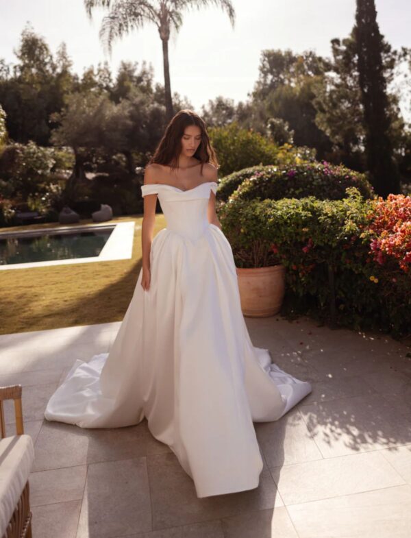 abito-sposa-tina-valerdi-alvara-2026-spalline-cadenti Abito da sposa Tina Valerdi Alvara 2027